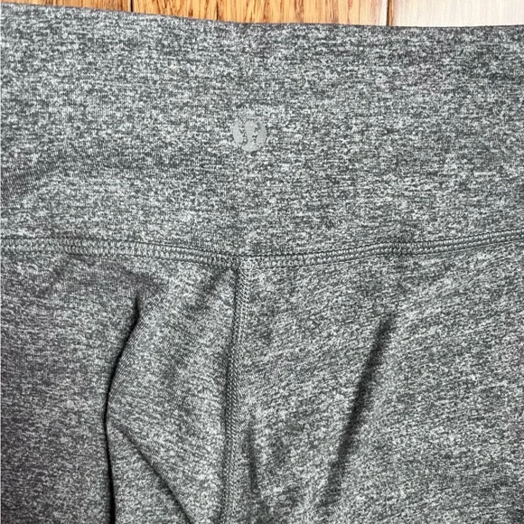 Lululemon Gray Capri Leggings Size 6 - Picture 4 of 5